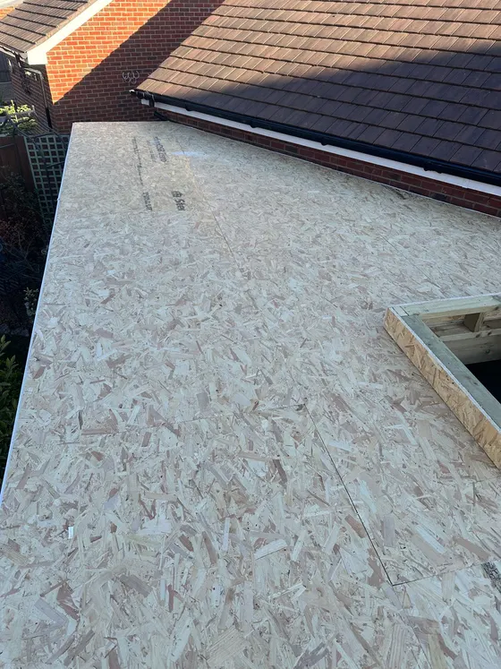 Flat roof boarded in OSB